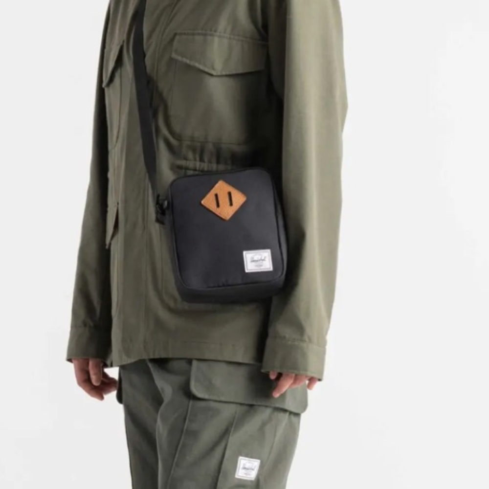 Herschel Heritage™ Crossbody Bag Black- 2.5L NWT